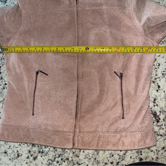 Terry Lewis Pink Suede Jacket Croc Embossed Size Medium 100% Leather Mauve Crop - Picture 8 of 9